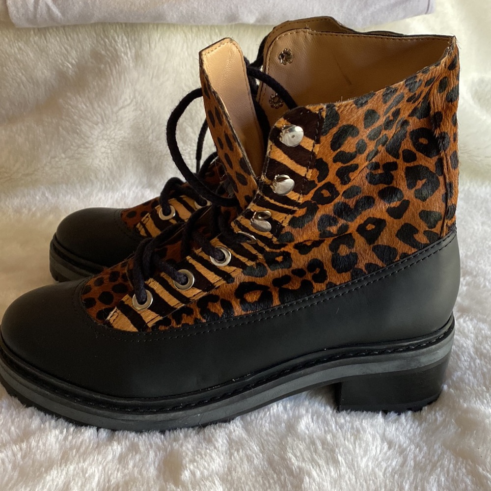 NEW SCHUTZ Winter Lace-up Leopard Waterproof Boots Size 7.5 B